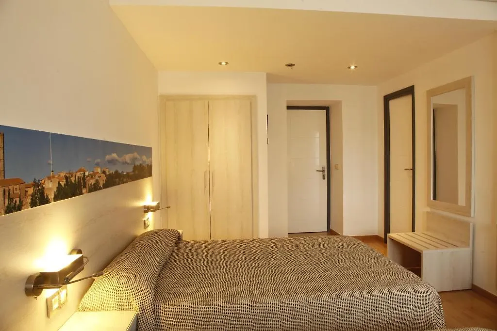 **  Hotel Canet Castello  D'Empuries Spagna