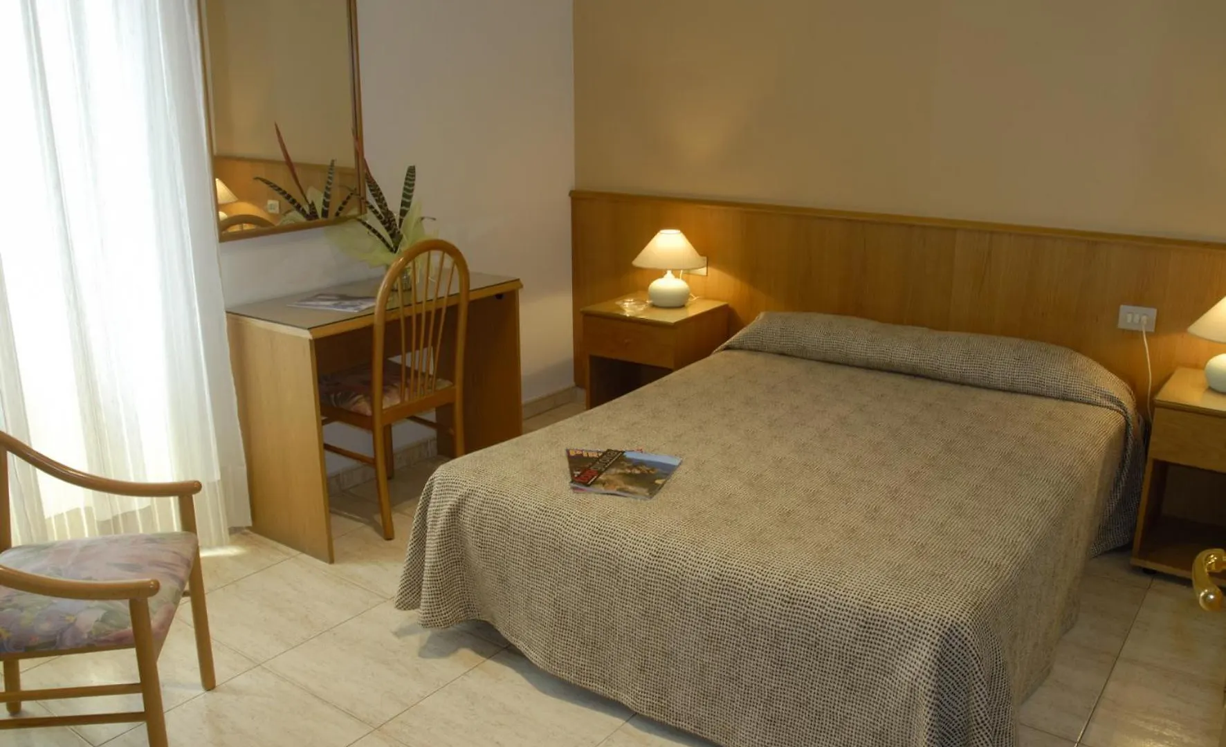 Hotel Canet Castello d'Empuries 2*, Castello  D'Empuries Spain